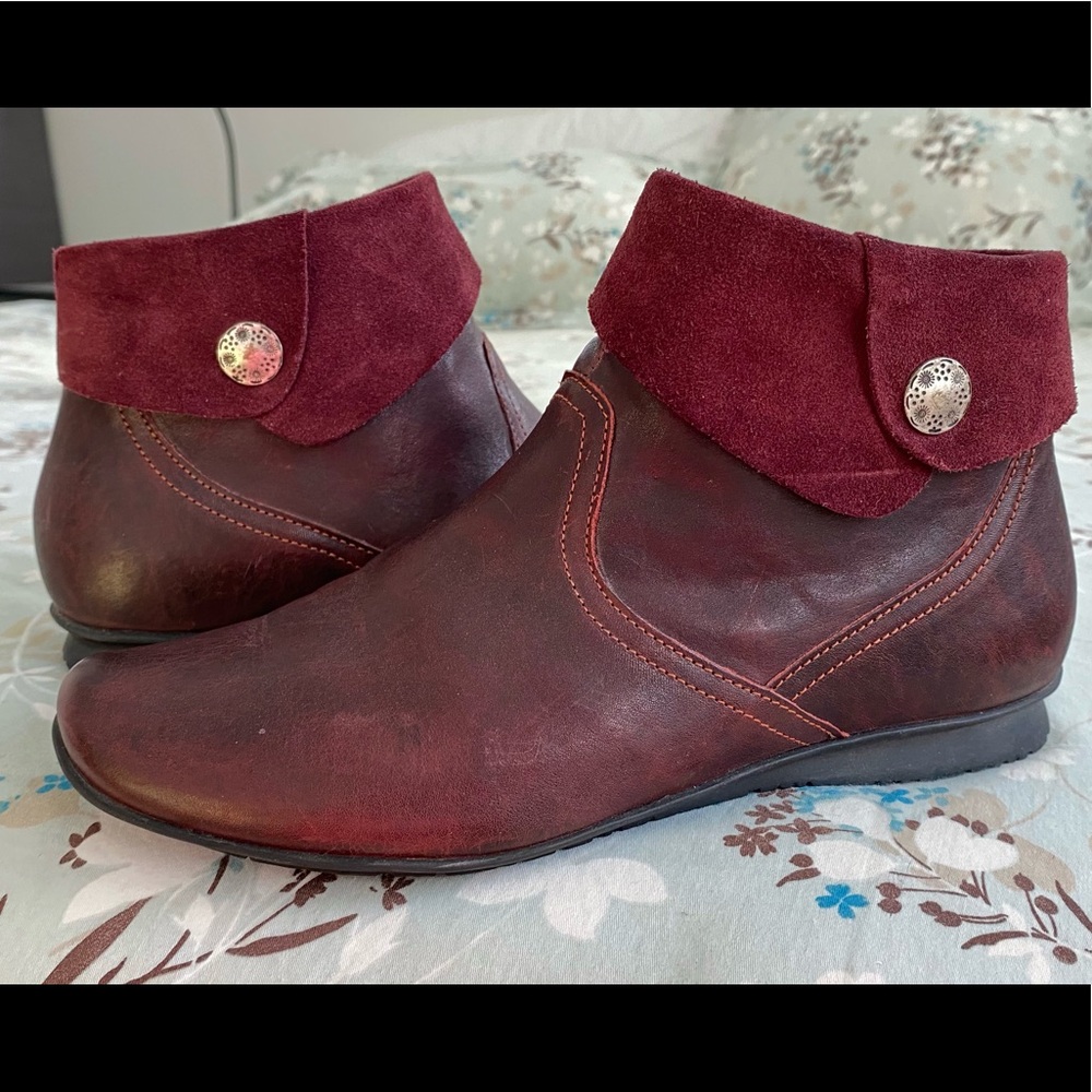 Think! Stylish High End leather short BOOTS EUC! 7